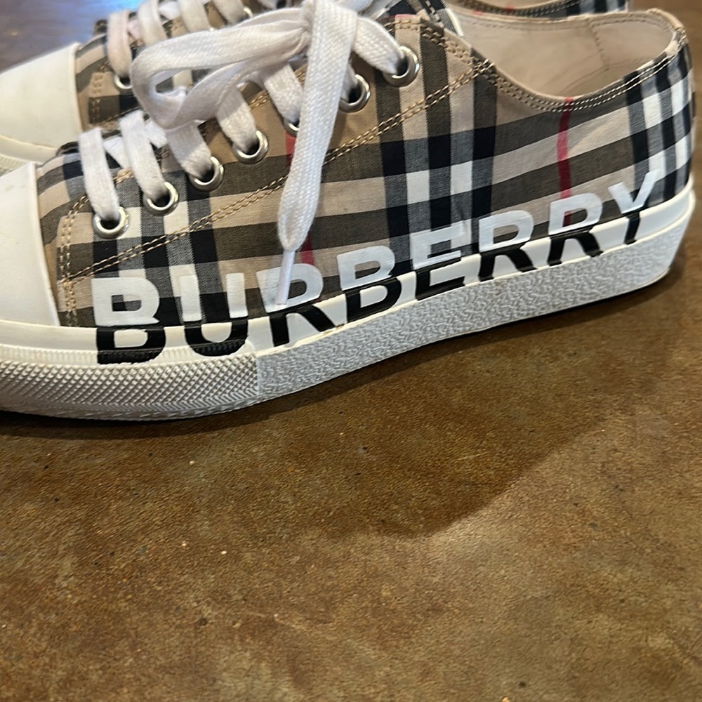 Burberry shoe